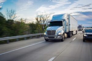 Mableton Truck Accident Lawyers | Hablamos Español A truck on a highway.