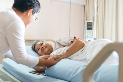 What Do You Say to Someone Who Survived a Bad Car Crash? A woman visits her friend in the hospital. A visit can do wonders to brighten someone’s day after a car wreck.