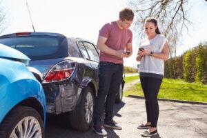 Lyft Accident Lawyer in Woodstock | Free Consults drivers calling for help after an accident