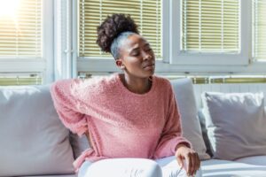 Back Injury Lawyers in Cumming | Free Consultations black woman with back pain