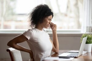 Back Injury Lawyer in Gainesville | Free Consults black woman with back pain