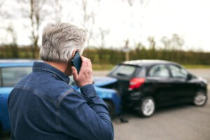 Rear-End Collision Lawyer in Riverdale | Free Consults man calling for help after rear-end crash