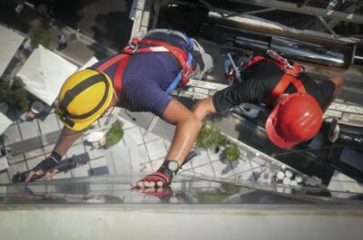 Men on a worksite. Do all workers’ comp cases result in settlements?